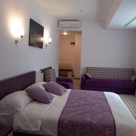 Hotell Izan 3*