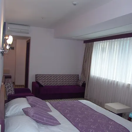 Izan Hotell 3*