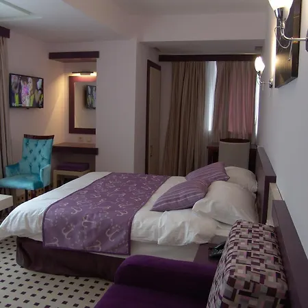 Hotell Izan 3*