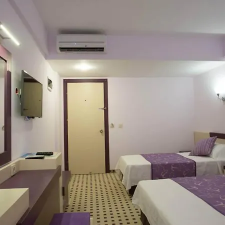 Hotel Izan 3*
